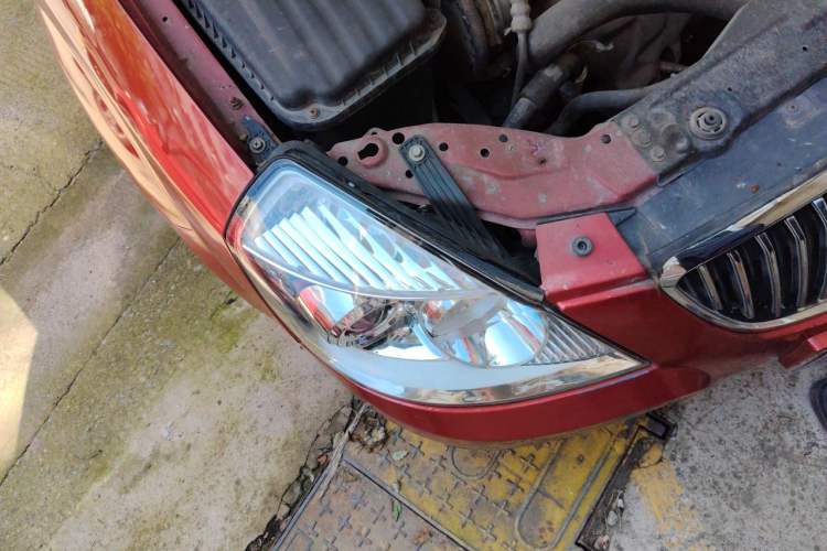Used Buick Excelle 2011 1.6LX-AT Right Front Headlight