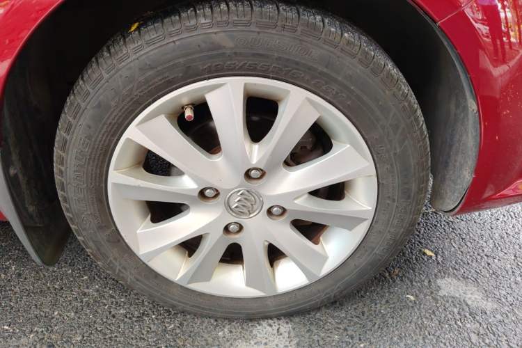 Used Buick Excelle 2011 1.6 LE-AT Right Front Wheel Hub