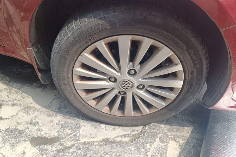 Used Buick Excelle 2011 1.6 LE-MT Right Front Wheel Hub