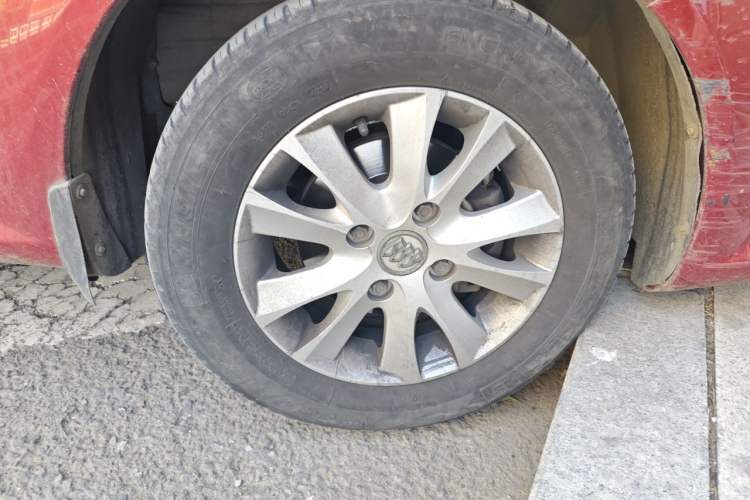 Used Buick Excelle 2011 1.6 LE-AT Right Front Wheel Hub