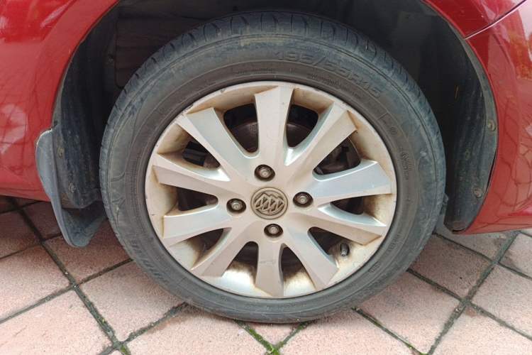 Used Buick Excelle 2011 1.6 LE-AT Right Front Wheel Hub