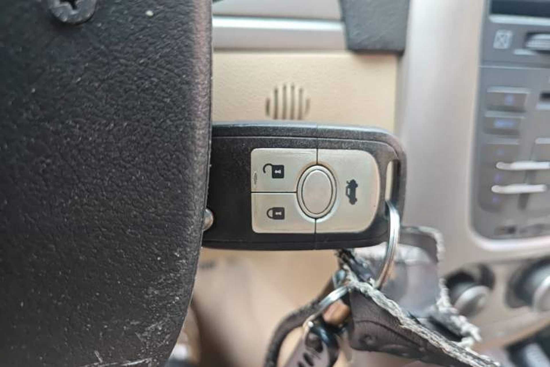 Used Buick Excelle 2011 1.6LX-AT Vehicle Key