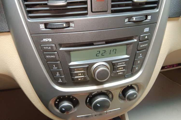 Used Buick Excelle 2011 1.6 LE-AT Audio And AC Panel