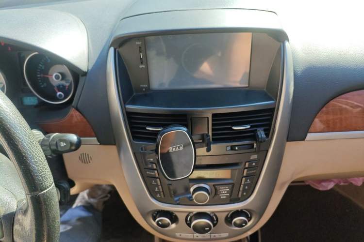 Used Buick Excelle 2011 1.6 LE-AT Audio And AC Panel
