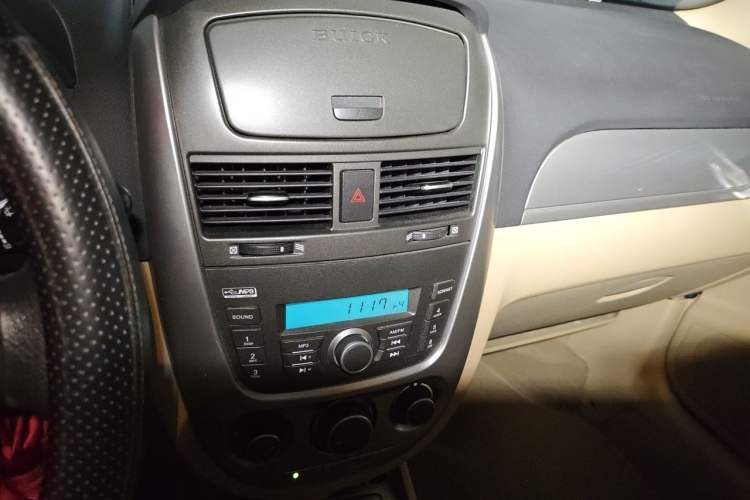 Used Buick Excelle 2011 1.6 LX-MT Audio And AC Panel