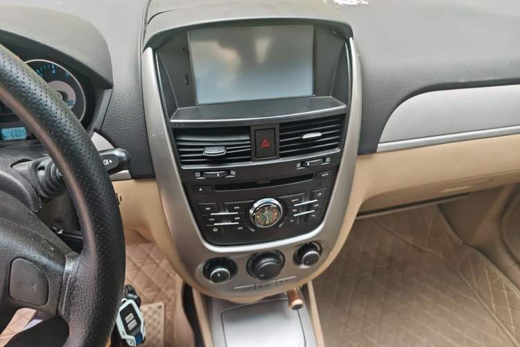 Used Buick Excelle 2011 1.6 LX-MT Audio And AC Panel