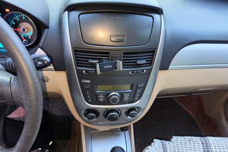 Used Buick Excelle 2011 1.6LX-AT Audio And AC Panel