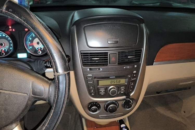 Used Buick Excelle 2011 1.6 LE-MT Audio And AC Panel