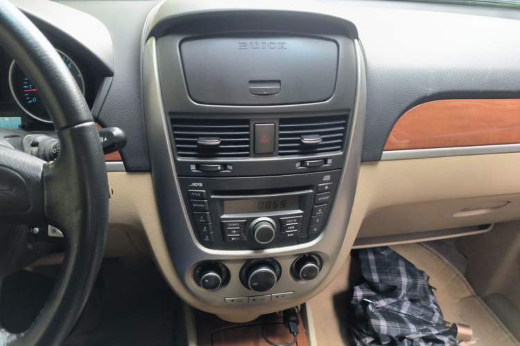 Used Buick Excelle 2011 1.6 LE-MT Audio And AC Panel