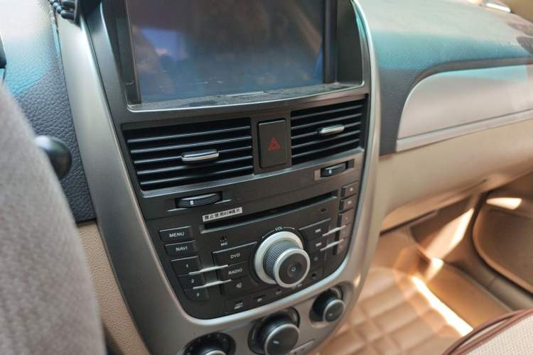 Used Buick Excelle 2011 1.6LX-AT Audio And AC Panel