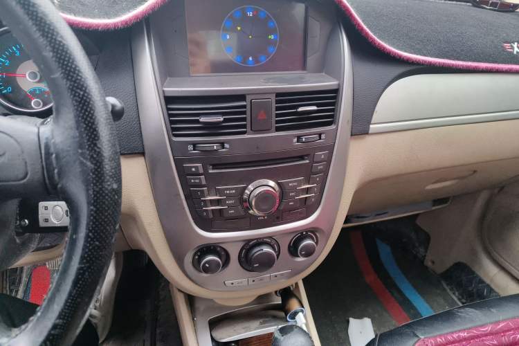 Used Buick Excelle 2011 1.6LX-AT Audio And AC Panel