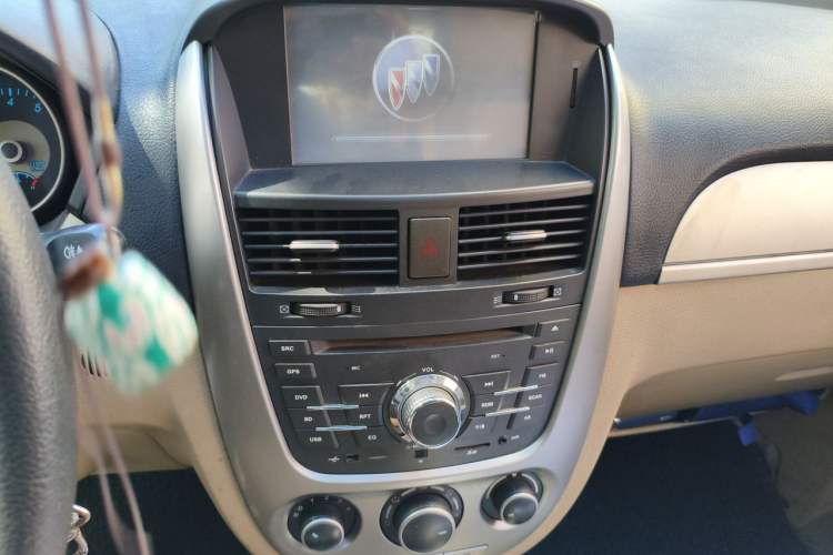 Used Buick Excelle 2011 1.6 LE-MT Audio And AC Panel