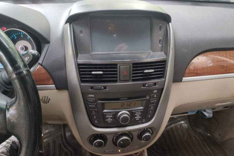 Used Buick Excelle 2011 1.6 LE-MT Audio And AC Panel