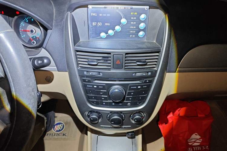Used Buick Excelle 2011 1.6 LX-MT Audio And AC Panel