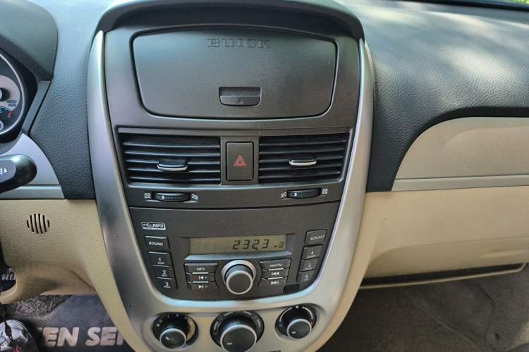 Used Buick Excelle 2011 1.6 LX-MT Audio And AC Panel