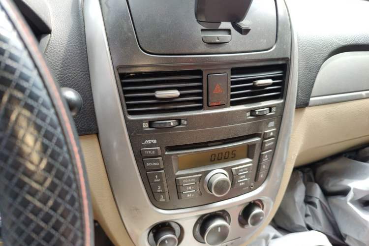 Used Buick Excelle 2011 1.6 LX-MT Audio And AC Panel