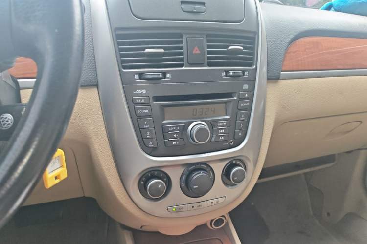 Used Buick Excelle 2011 1.6 LE-AT Audio And AC Panel
