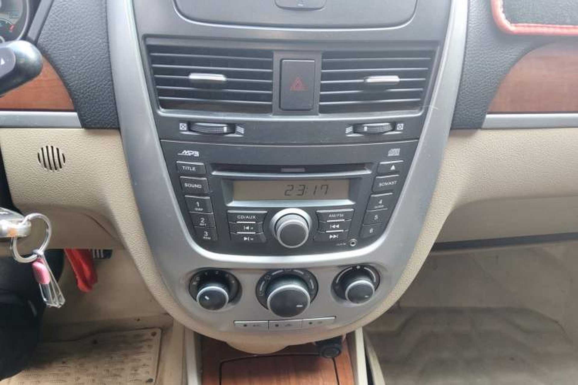Used Buick Excelle 2011 1.6 LE-MT Audio And AC Panel