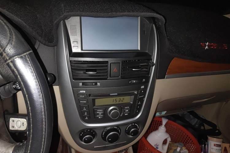 Used Buick Excelle 2011 1.6 LE-MT Audio And AC Panel