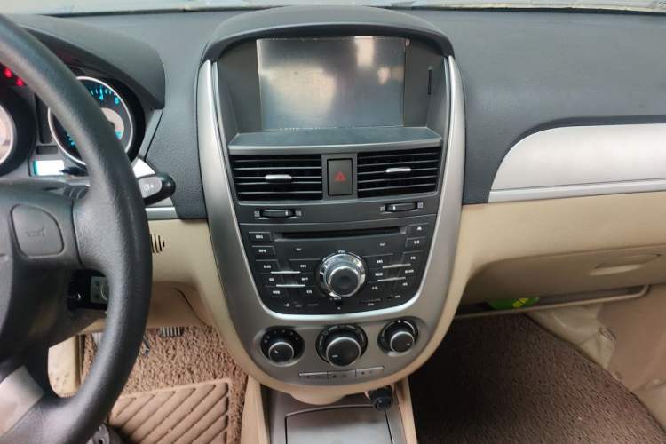 Used Buick Excelle 2011 1.6 LX-MT Audio And AC Panel