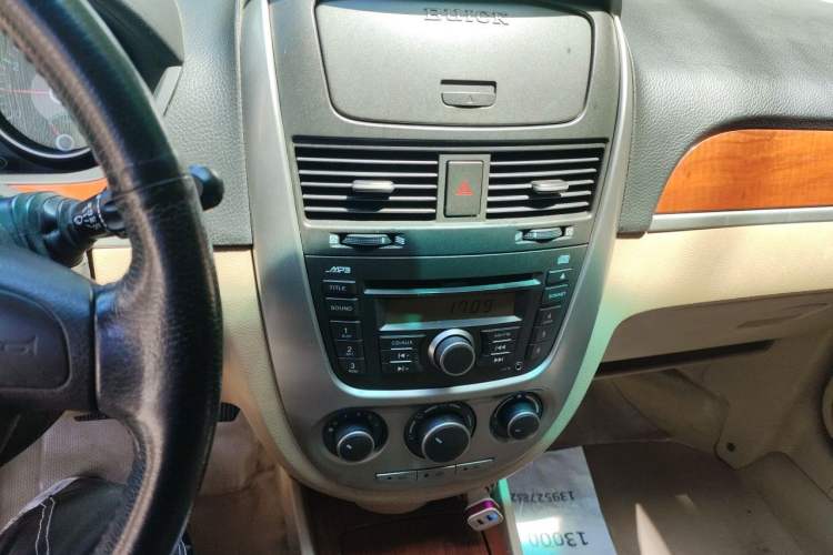 Used Buick Excelle 2011 1.6 LE-AT Audio And AC Panel
