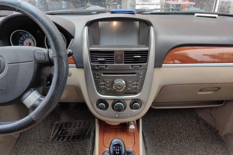 Used Buick Excelle 2011 1.6 LE-MT Audio And AC Panel