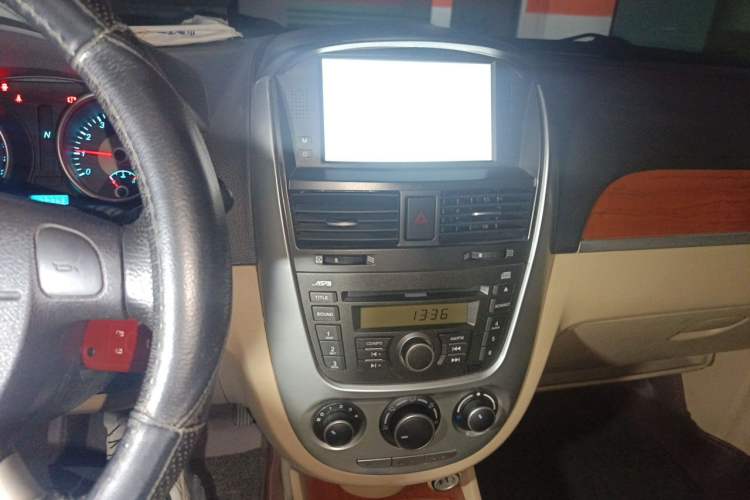 Used Buick Excelle 2011 1.6 LE-AT Audio And AC Panel