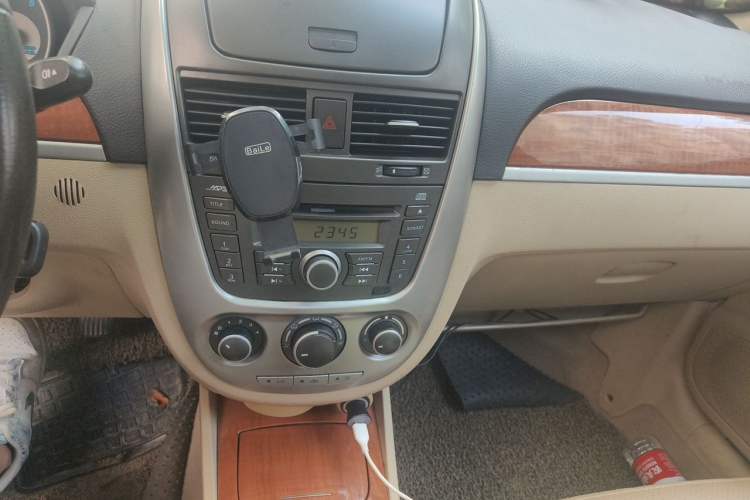 Used Buick Excelle 2011 1.6 LE-MT Audio And AC Panel
