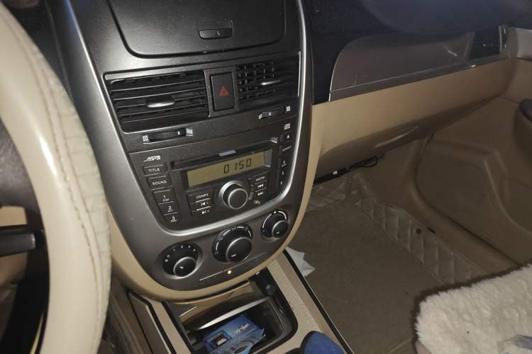 Used Buick Excelle 2011 1.6 LX-MT Audio And AC Panel