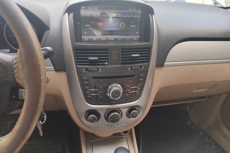 Used Buick Excelle 2011 1.6LX-AT Audio And AC Panel