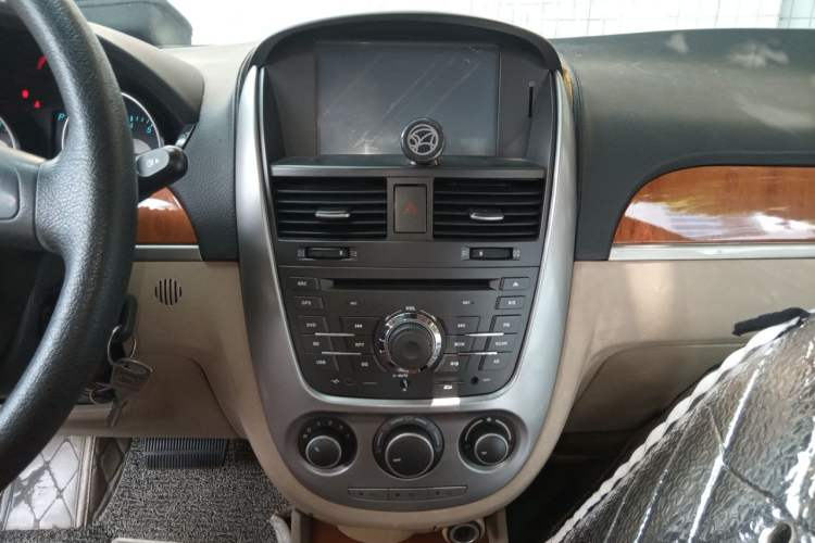 Used Buick Excelle 2011 1.6LX-AT Audio And AC Panel