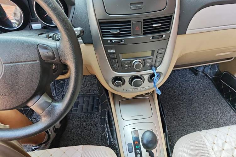 Used Buick Excelle 2011 1.6LX-AT Audio And AC Panel