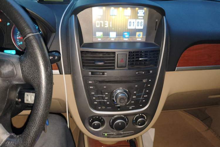 Used Buick Excelle 2011 1.6 LE-AT Audio And AC Panel