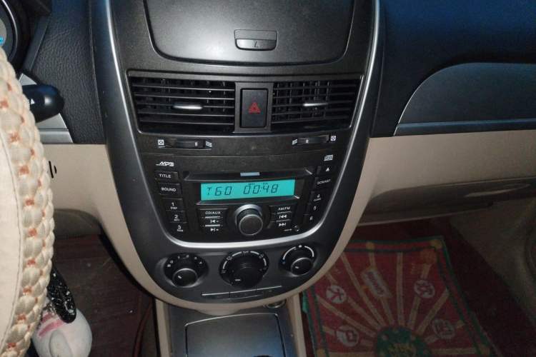 Used Buick Excelle 2011 1.6LX-AT Audio And AC Panel