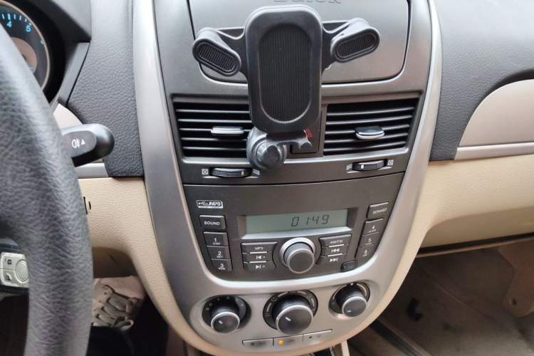 Used Buick Excelle 2011 1.6LX-AT Audio And AC Panel