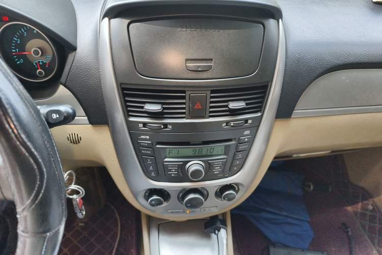 Used Buick Excelle 2011 1.6 LX-MT Audio And AC Panel