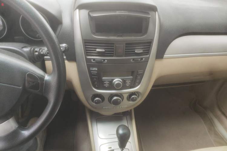 Used Buick Excelle 2011 1.6LX-AT Audio And AC Panel