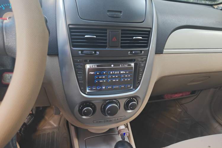 Used Buick Excelle 2011 1.6LX-AT Audio And AC Panel