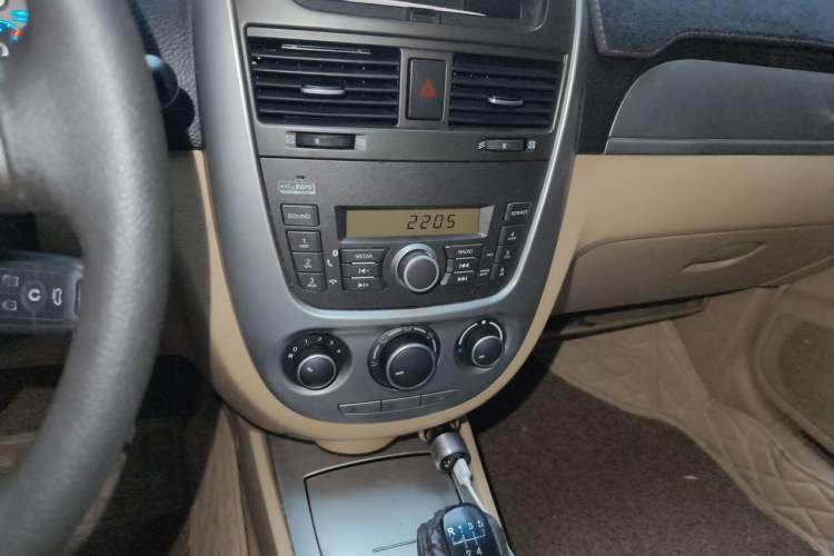 Used Buick Excelle 2011 1.6 LX-MT Audio And AC Panel
