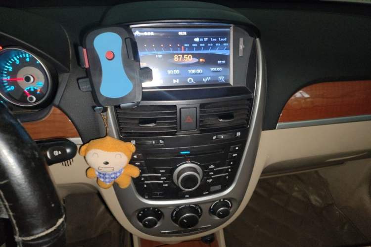 Used Buick Excelle 2011 1.6 LE-MT Audio And AC Panel