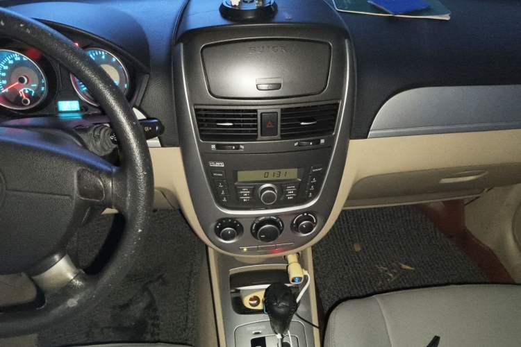 Used Buick Excelle 2011 1.6LX-AT Audio And AC Panel