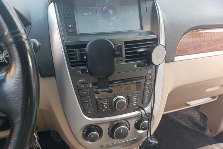 Used Buick Excelle 2011 1.6 LE-AT Audio And AC Panel