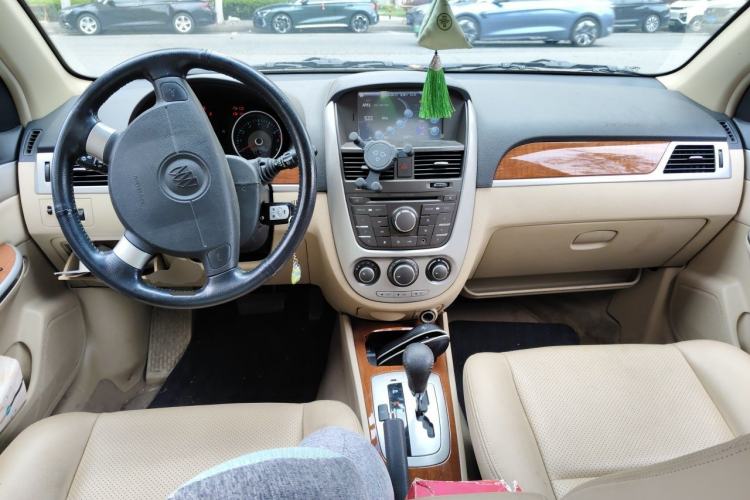 Used Buick Excelle 2011 1.6 LE-AT Center Console
