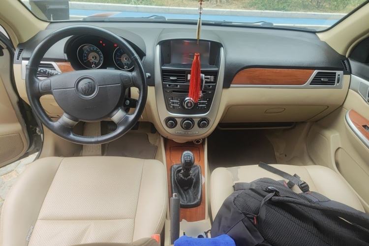 Used Buick Excelle 2011 1.6 LE-MT Center Console