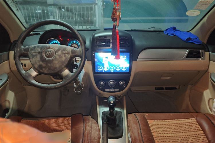 Used Buick Excelle 2011 1.6 LX-MT Center Console