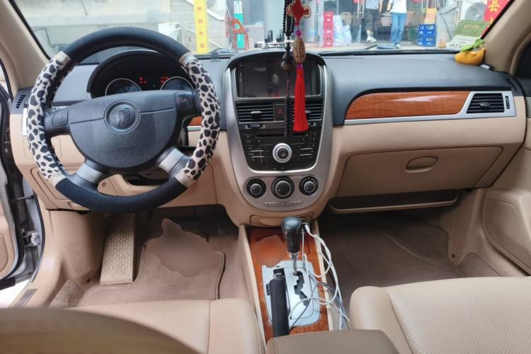 Used Buick Excelle 2011 1.6 LE-AT Center Console