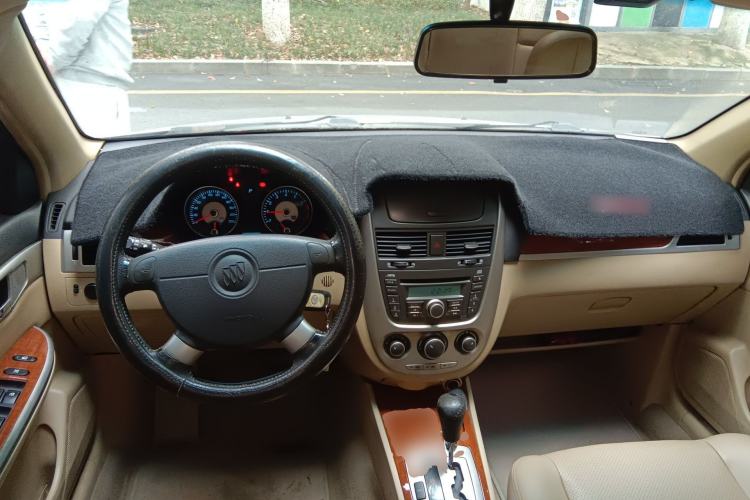 Used Buick Excelle 2011 1.6 LE-AT Center Console