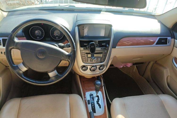 Used Buick Excelle 2011 1.6 LE-AT Center Console