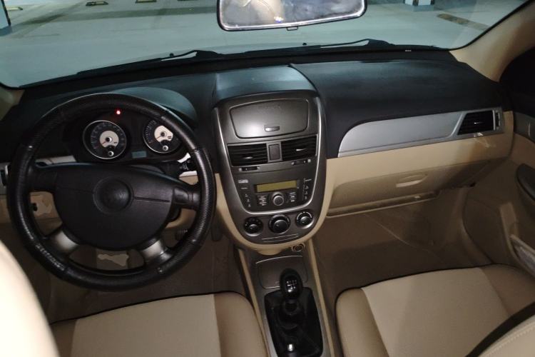 Used Buick Excelle 2011 1.6 LX-MT Center Console