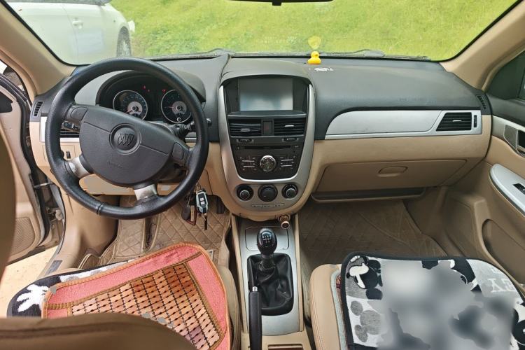 Used Buick Excelle 2011 1.6 LX-MT Center Console